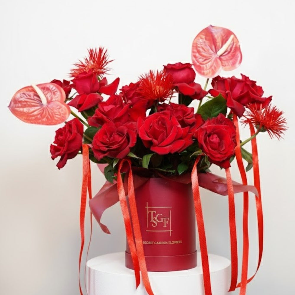 Rougeribbonboxroses_1