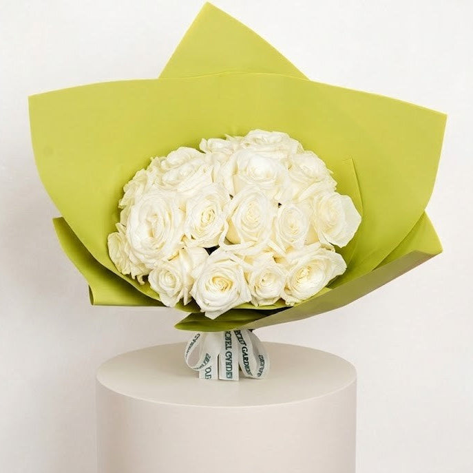 White_rose_bouquet